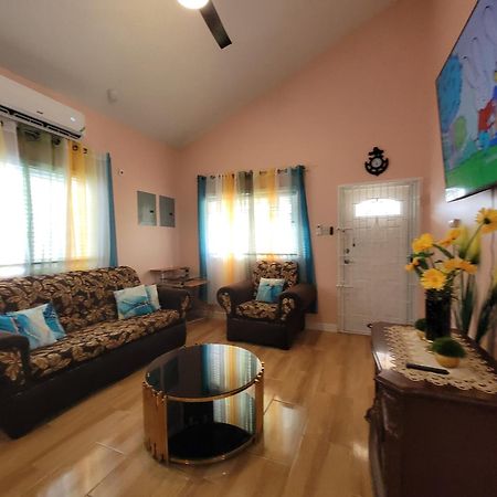 Comfortable Strategic Lodging Quarters Spanish Town Exterior foto