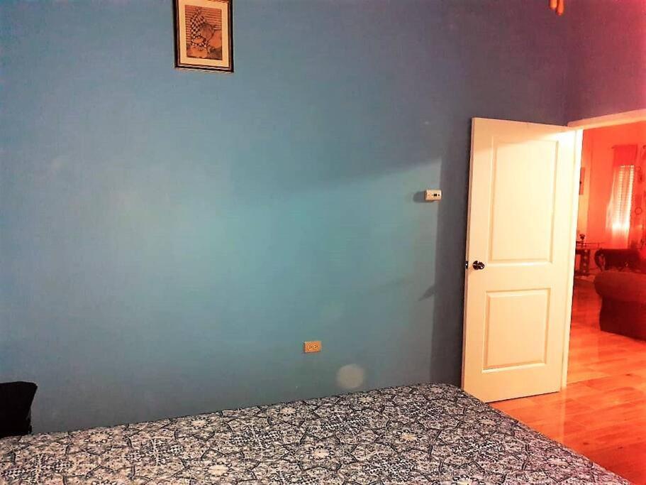 Comfortable Strategic Lodging Quarters Spanish Town Exterior foto