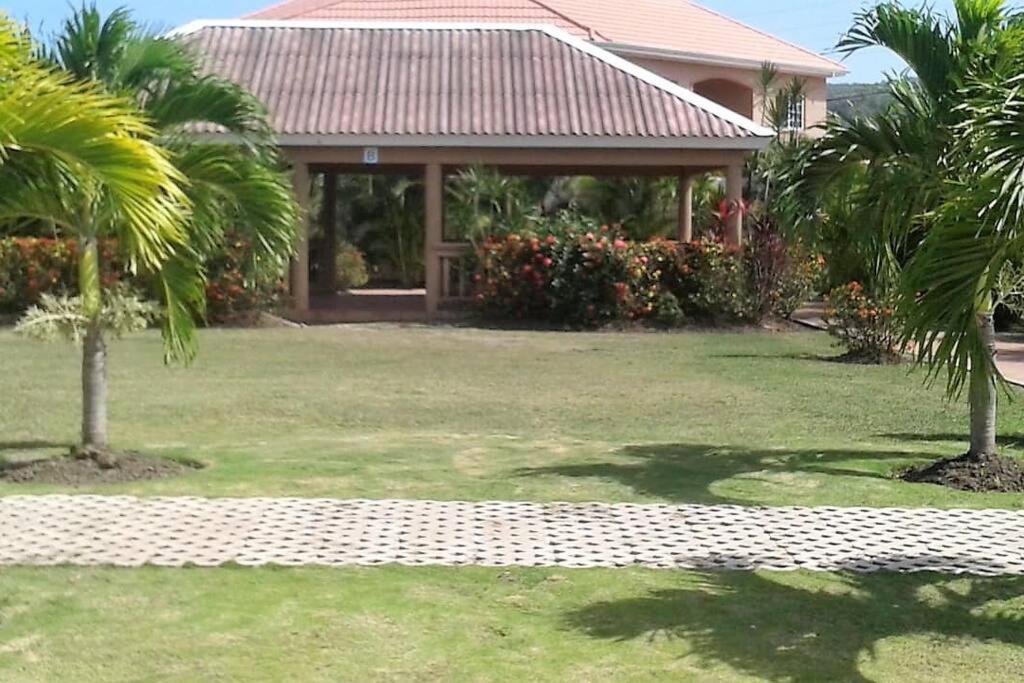 Comfortable Strategic Lodging Quarters Spanish Town Exterior foto