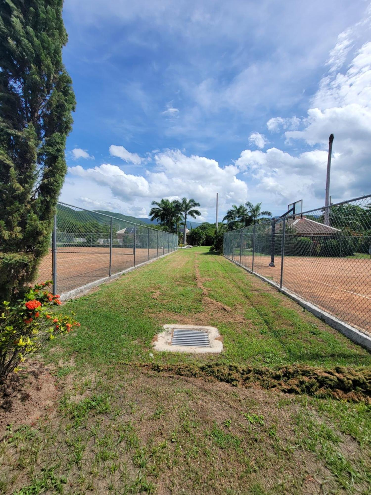 Comfortable Strategic Lodging Quarters Spanish Town Exterior foto