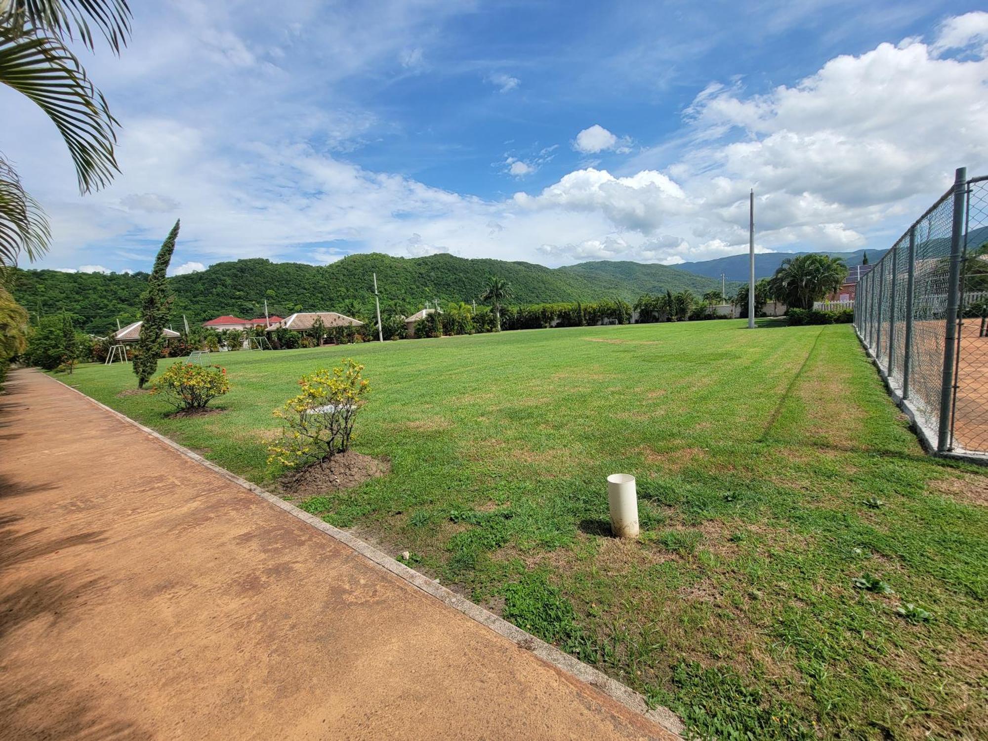 Comfortable Strategic Lodging Quarters Spanish Town Exterior foto