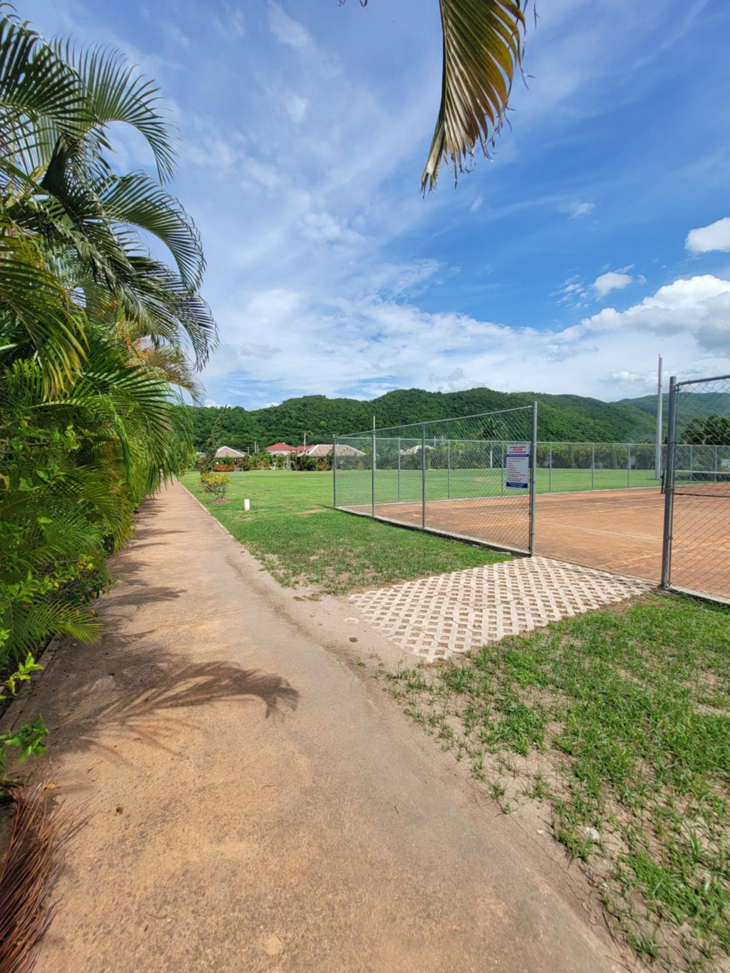 Comfortable Strategic Lodging Quarters Spanish Town Exterior foto