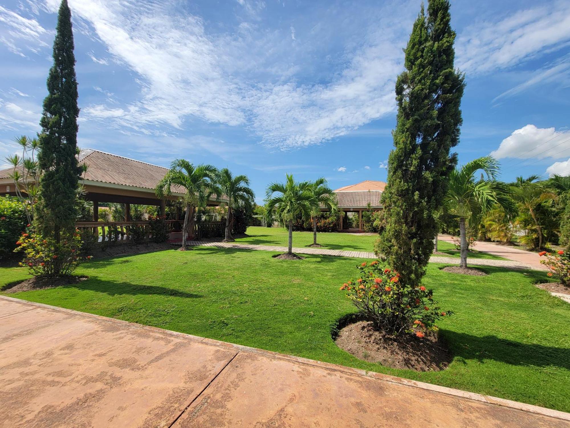 Comfortable Strategic Lodging Quarters Spanish Town Exterior foto