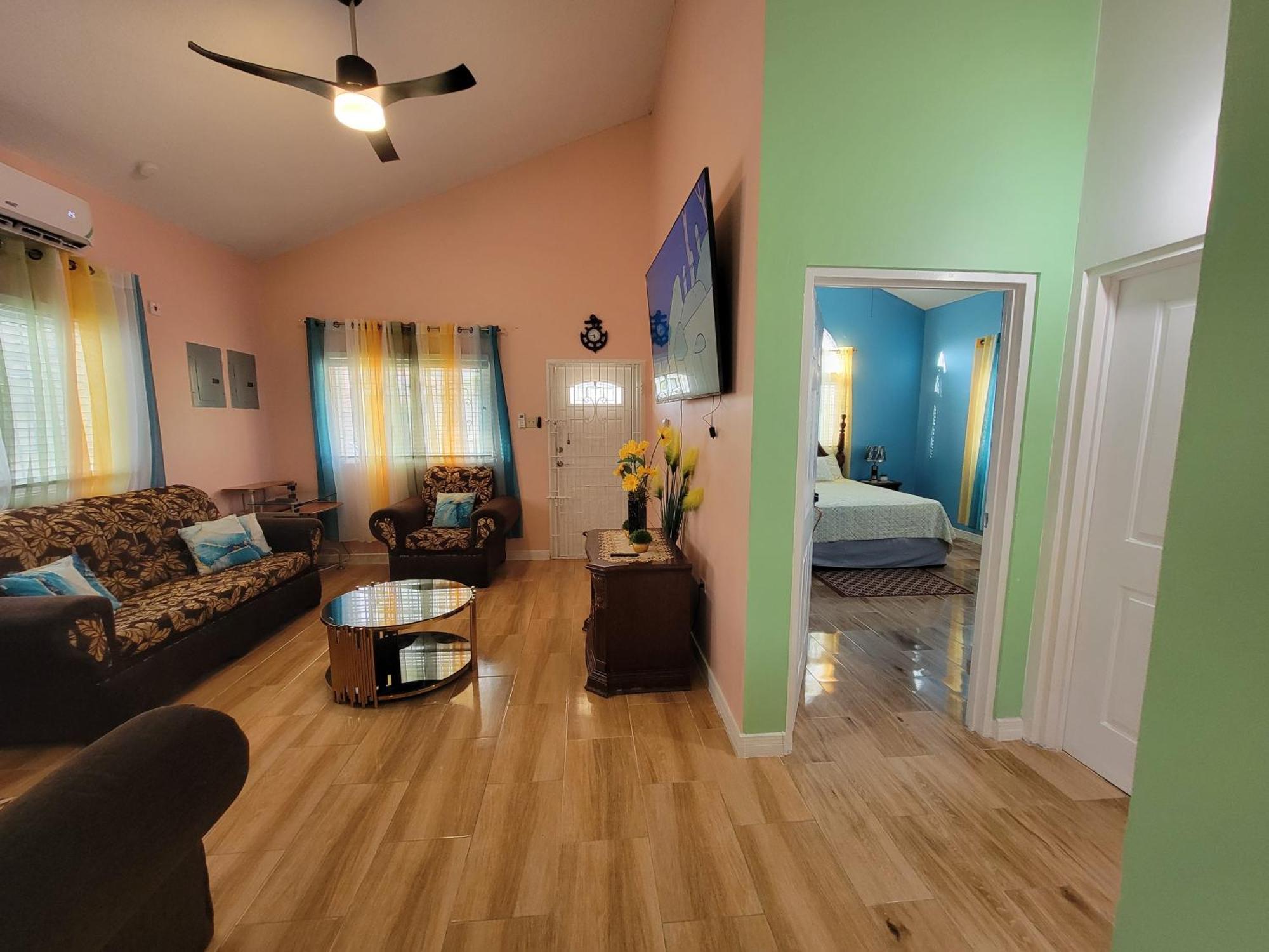 Comfortable Strategic Lodging Quarters Spanish Town Exterior foto